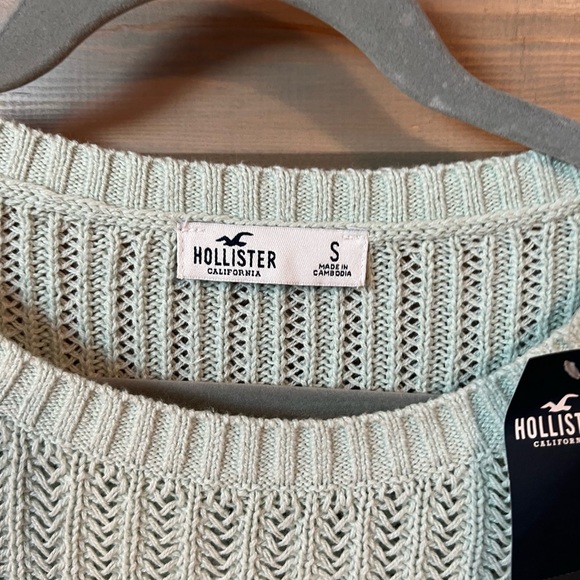 NEW WITH TAGS cropped blue Hollister sweater - Picture 2 of 4